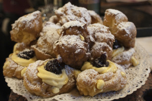 Zeppole_stacked_on_a_plate